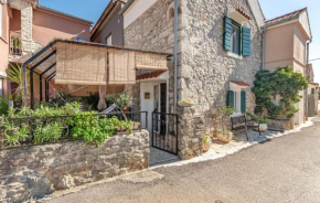 2 Bedroom Awesome Home In Zaton